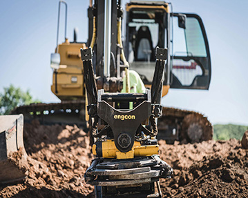 Engcon tiltrotator in foreground of excavator